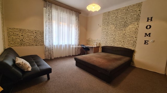Kiadó téglalakás, albérlet, Pécsett 140 E Ft / hó, 1 szobás