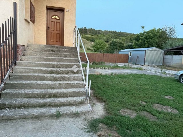 Eladó családi ház, Bajóton 69.9 M Ft, 5 szobás