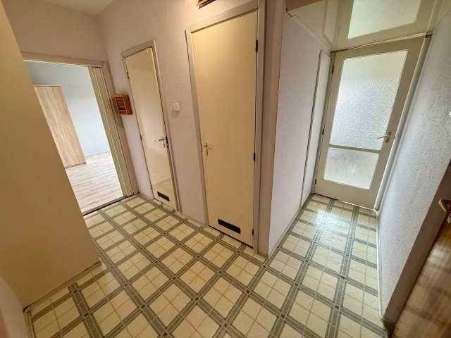 Eladó panellakás, Móron 37.4 M Ft, 2 szobás