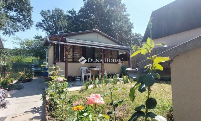 Eladó nyaraló, Tatabányán 15 M Ft, 1 szobás