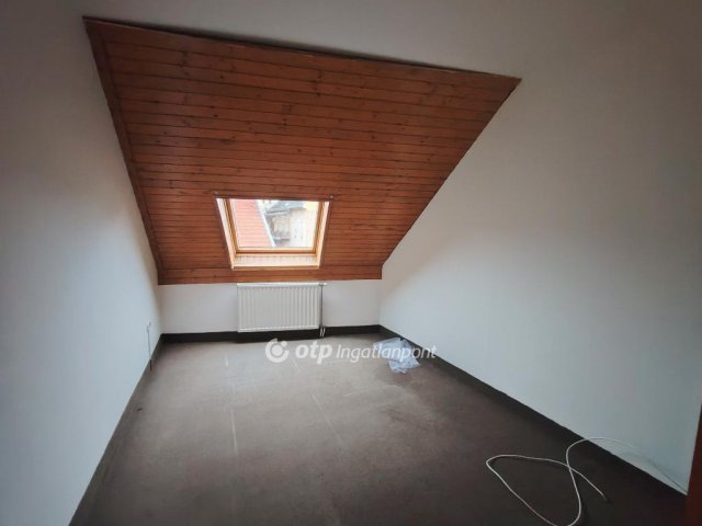 Eladó sorház, Szolnokon 505.9 M Ft, 16 szobás