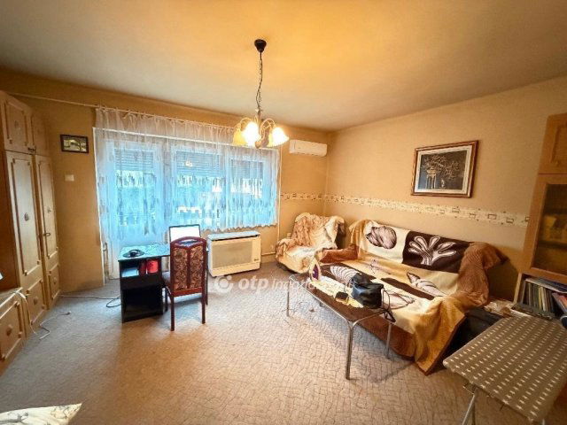 Eladó családi ház, Besenyőtelken 35.9 M Ft, 4+1 szobás