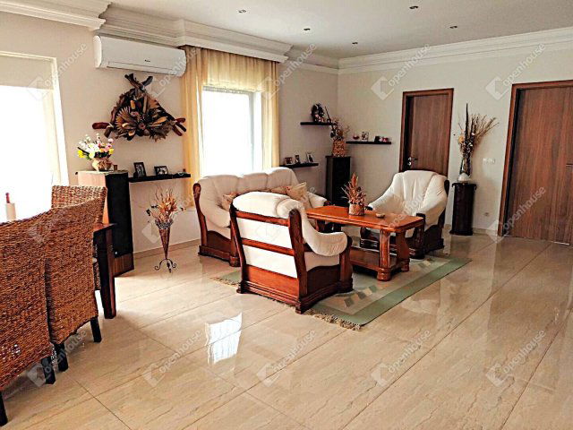 Eladó családi ház, Pannonhalmán 130 M Ft, 5 szobás