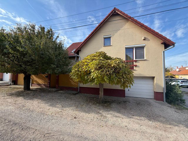 Eladó ikerház, Kecskeméten 79.99 M Ft, 4 szobás