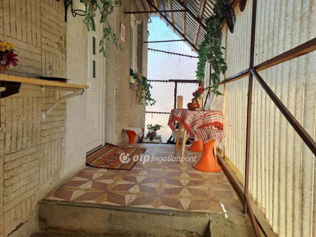 Eladó családi ház, Kiszomboron 42.45 M Ft, 2 szobás