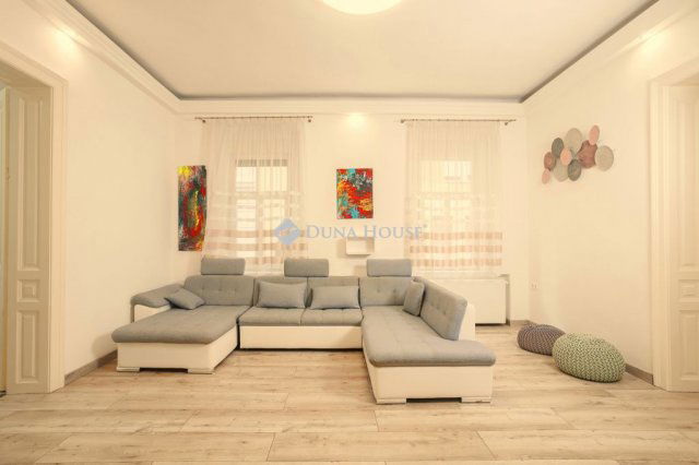 Eladó téglalakás, Pécsett 120 M Ft, 4 szobás