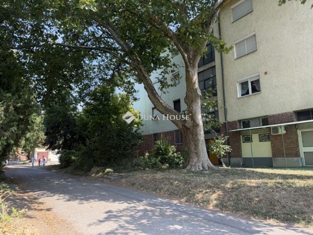 Eladó téglalakás, Pécsett, Zsolnay Vilmos utcában 39.9 M Ft