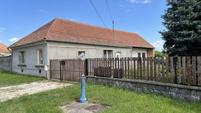 Eladó családi ház, Mosonszentmiklóson, Petőfi Sándor utcában