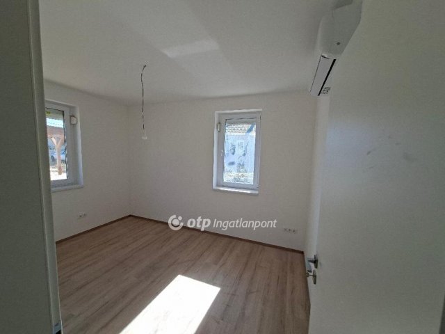 Eladó családi ház, Kulcson 85 M Ft, 4 szobás