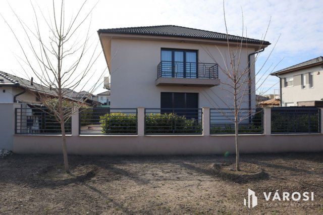 Eladó ikerház, Siófokon 129 M Ft, 5 szobás