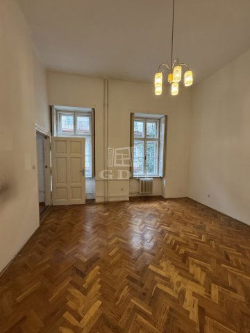 Eladó téglalakás, Budapesten, VI. kerületben 61.9 M Ft, 1 szobás