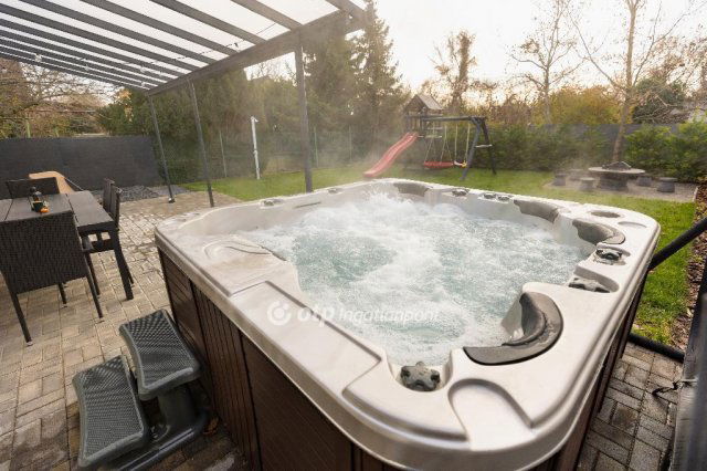 Eladó ikerház, Balatonvilágoson 240 M Ft, 5+1 szobás