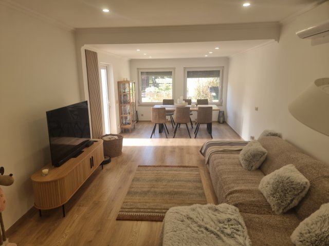 Eladó családi ház, Hévízen 234.5 M Ft, 6 szobás