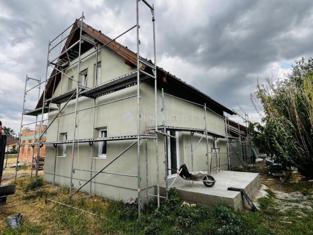 Eladó ikerház, Monoron 104 M Ft, 4 szobás / költözzbe.hu