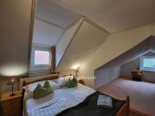 Eladó téglalakás, Hévízen 84 M Ft, 4 szobás