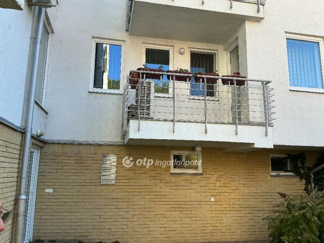 Eladó iroda, Nyíregyházán 93.99 M Ft, 3 szobás