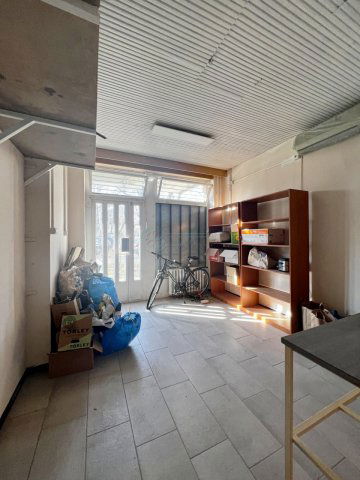 Kiadó üzlethelyiség, Szegeden 80 E Ft / hó, 2 szobás