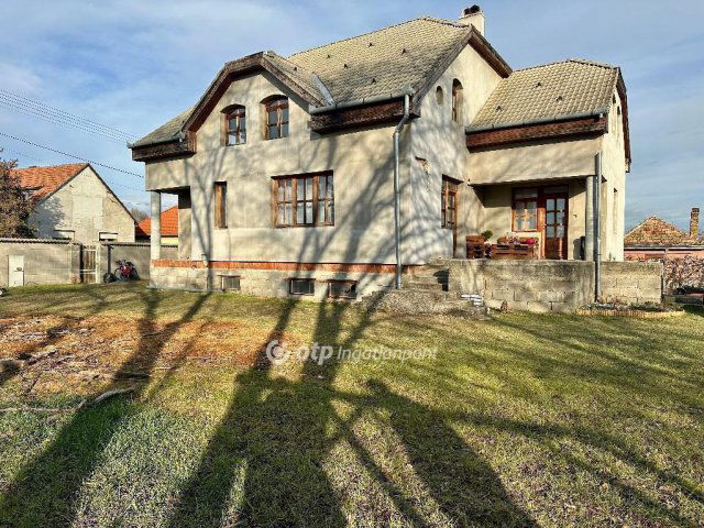 Eladó családi ház, Dánszentmiklóson 58 M Ft, 2+1 szobás
