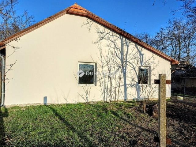 Eladó családi ház, Domaszéken 54.9 M Ft, 3+1 szobás