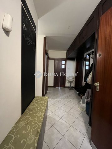 Eladó panellakás, Veszprémben 51.9 M Ft, 2 szobás