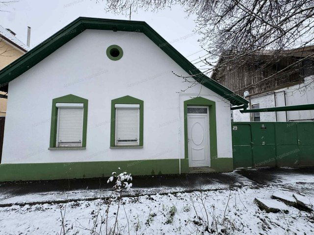 Eladó téglalakás, Békéscsabán 24.5 M Ft, 2 szobás