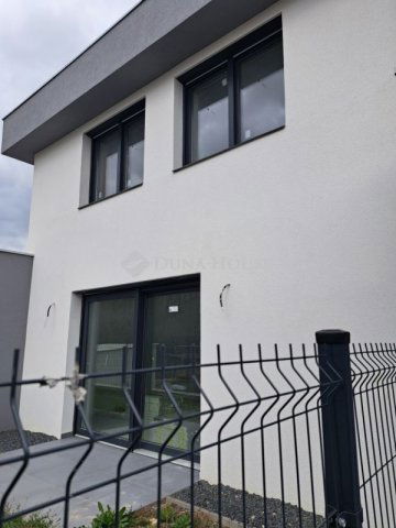 Eladó sorház, Ajkán 75 M Ft, 4 szobás / költözzbe.hu