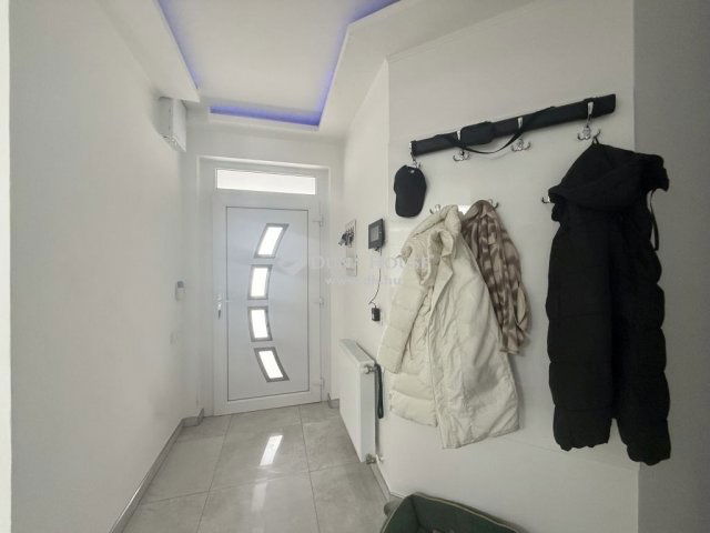 Eladó családi ház, Szigetszentmiklóson 115 M Ft, 5 szobás