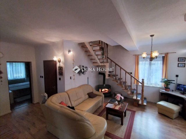 Eladó családi ház, Szentgotthárdon 89.9 M Ft, 8 szobás