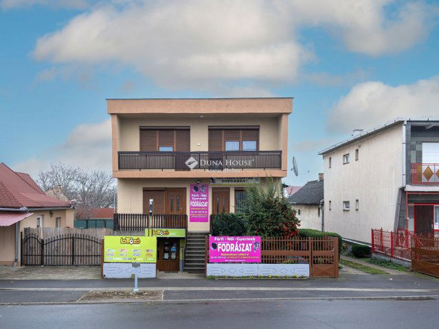 Eladó családi ház, Újfehértón 106 M Ft, 4 szobás