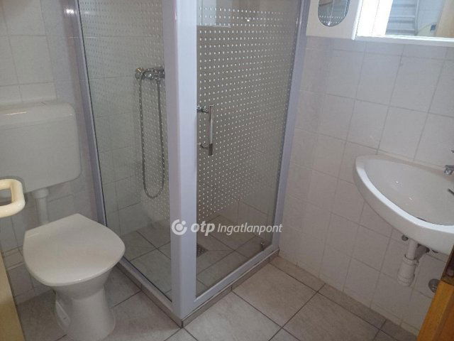 Eladó családi ház, Nagykanizsán 250 M Ft, 10 szobás