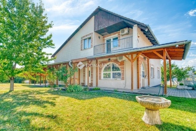 Eladó családi ház, Érden 184.9 M Ft, 6 szobás