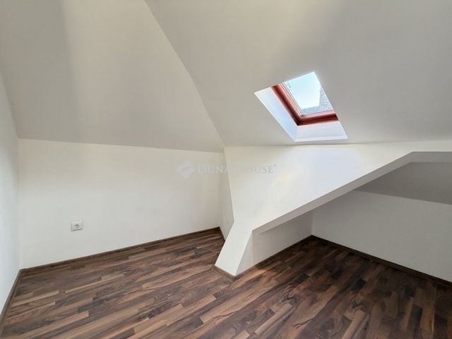 Eladó téglalakás, Budapesten, XXI. kerületben 63.9 M Ft