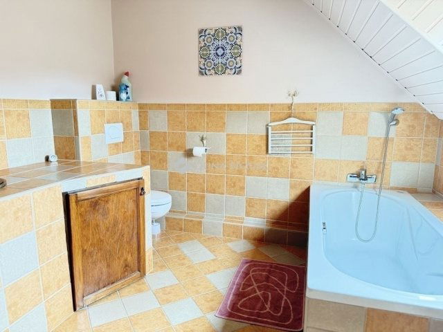 Eladó családi ház, Kozármislenyen 198.9 M Ft, 5 szobás