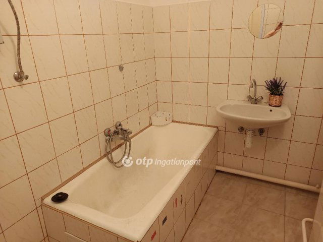 Eladó családi ház, Békésen 28.5 M Ft, 3 szobás