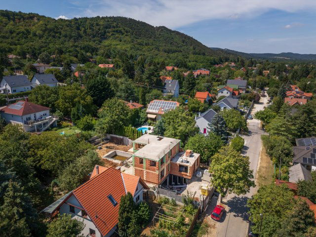 Eladó családi ház, Solymáron, Fecske utcában 149 M Ft, 7 szobás