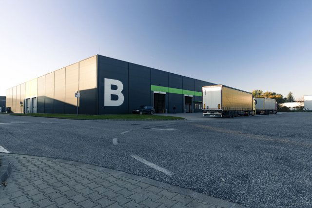 Kiadó ipari ingatlan, Székesfehérvárott 6964 E Ft / hó