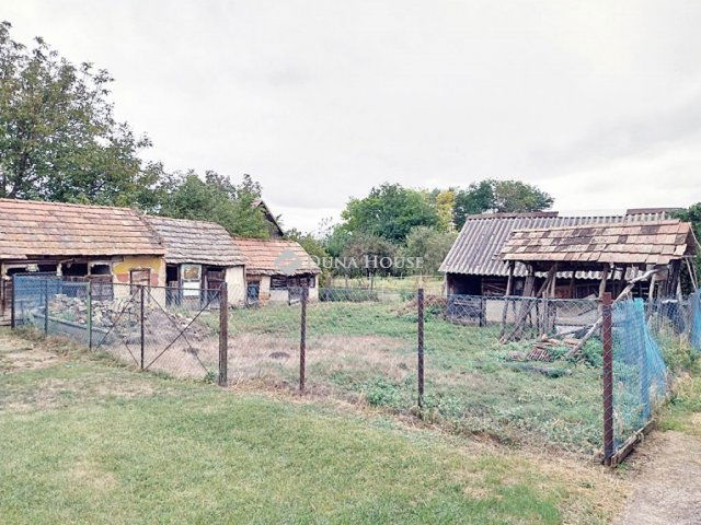 Eladó családi ház, Szákszenden 15 M Ft, 3 szobás