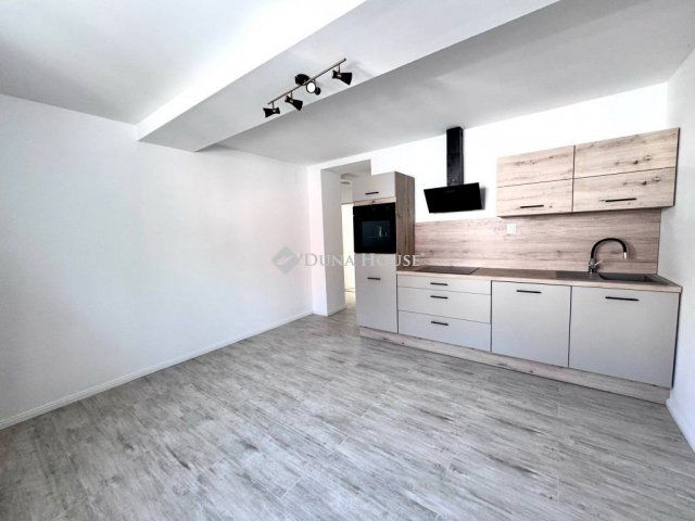 Eladó téglalakás, Pécsett, Szilágyi Dezső utcában 57.99 M Ft