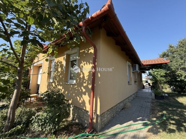 Eladó családi ház, Szákszenden 64.9 M Ft, 3 szobás