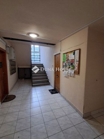 Eladó téglalakás, Szolnokon 32 M Ft, 1 szobás