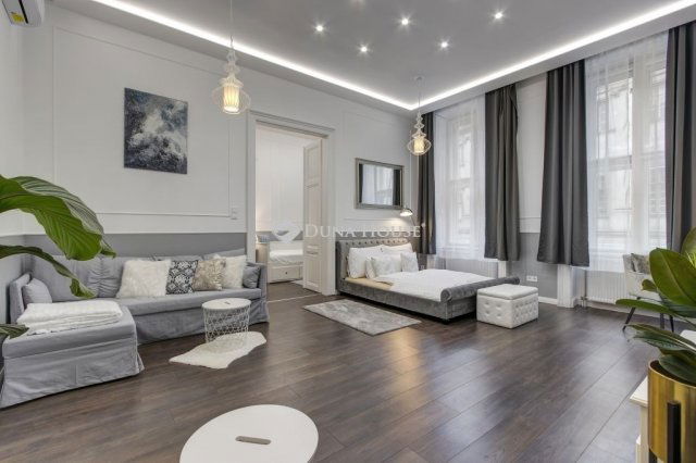 Eladó téglalakás, Budapesten, V. kerületben 129 M Ft, 2 szobás