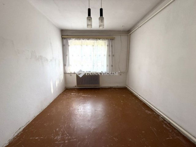 Eladó családi ház, Mendén 50 M Ft, 3 szobás