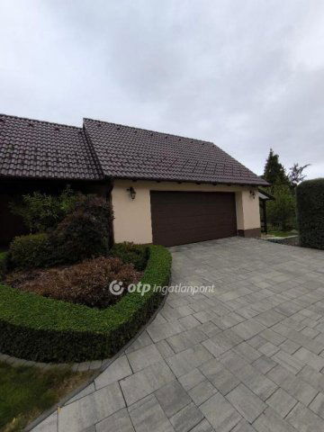 Eladó családi ház, Solymáron 281 M Ft, 6 szobás
