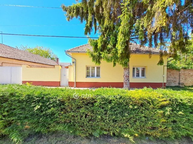 Eladó családi ház, Nagykőrösön 52.9 M Ft, 3 szobás