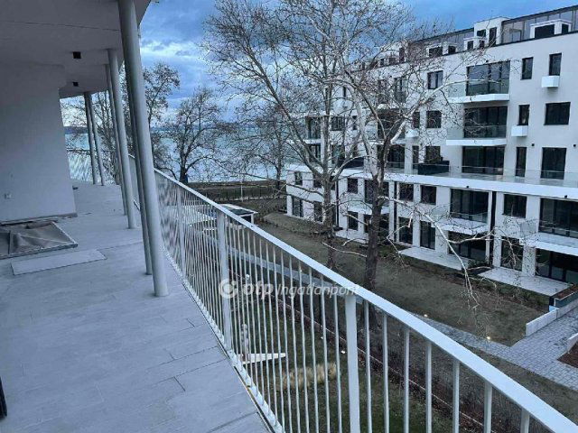 Eladó téglalakás, Siófokon 122 M Ft, 3 szobás