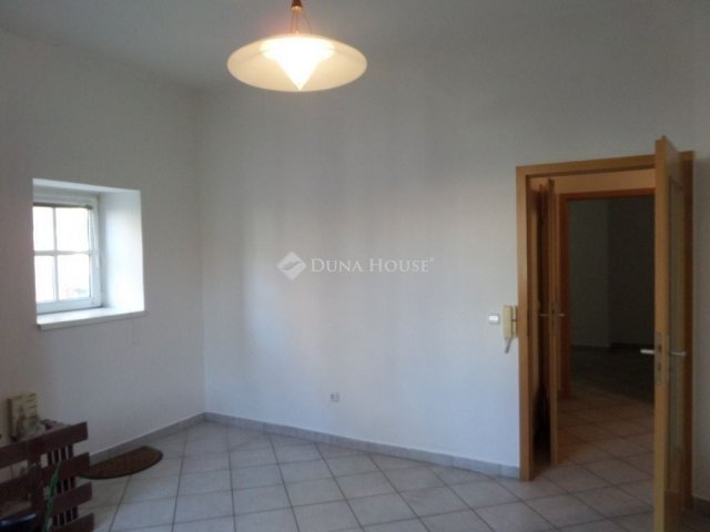 Eladó téglalakás, Pécsett 45 M Ft, 2 szobás