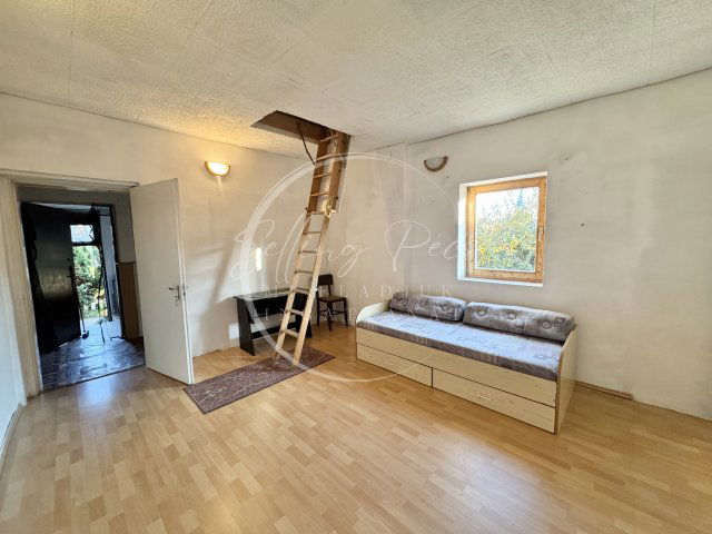 Eladó családi ház, Pécsett 22.9 M Ft, 3 szobás