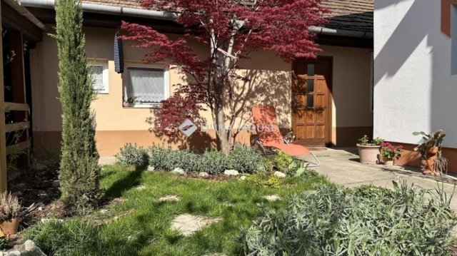 Eladó családi ház, Szigetszentmiklóson 140 M Ft, 5+1 szobás
