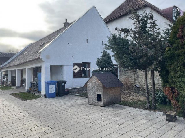 Eladó családi ház, Zircen 69.9 M Ft, 2 szobás