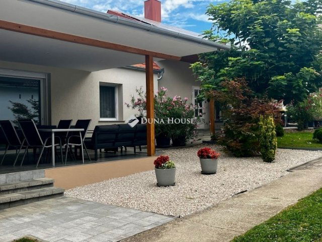 Eladó családi ház, Palotabozsokon 104 M Ft, 4 szobás